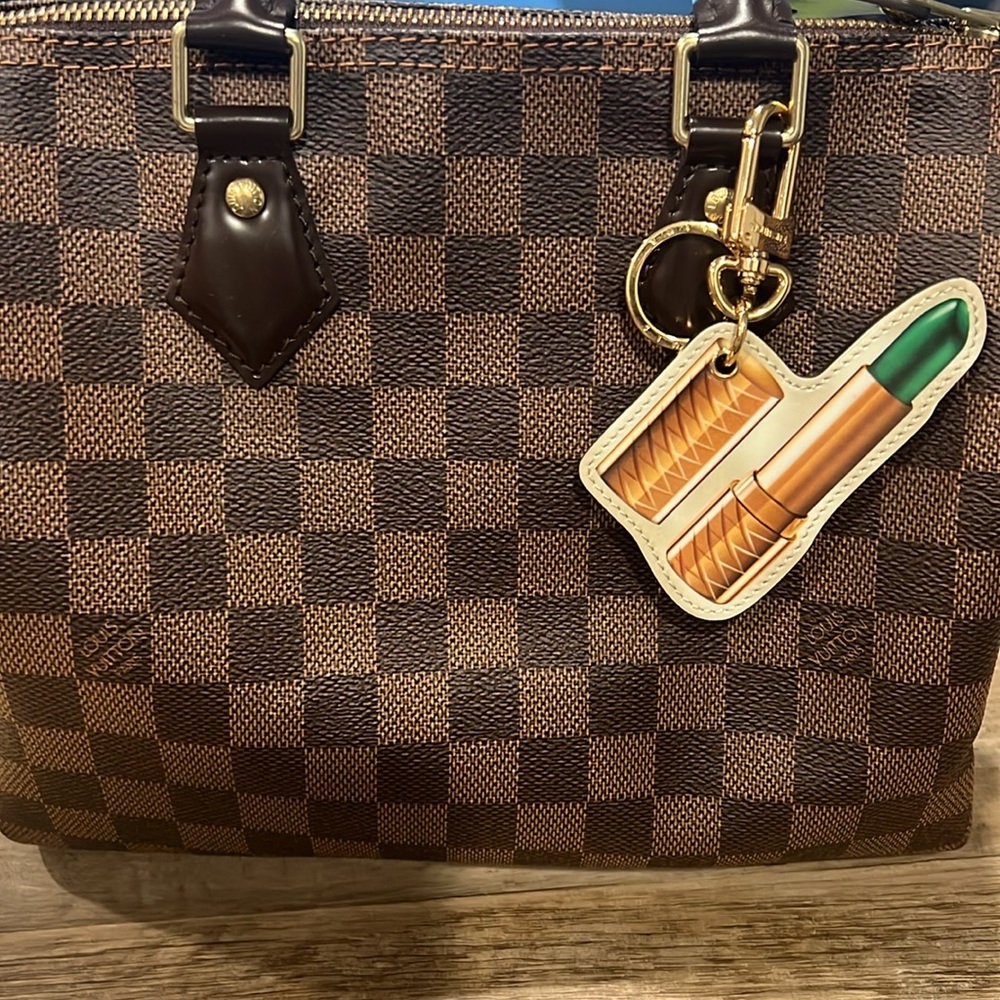 Louis Vuitton Vernis Stickers Lipstick Key Ring - Picture 5 of 5
